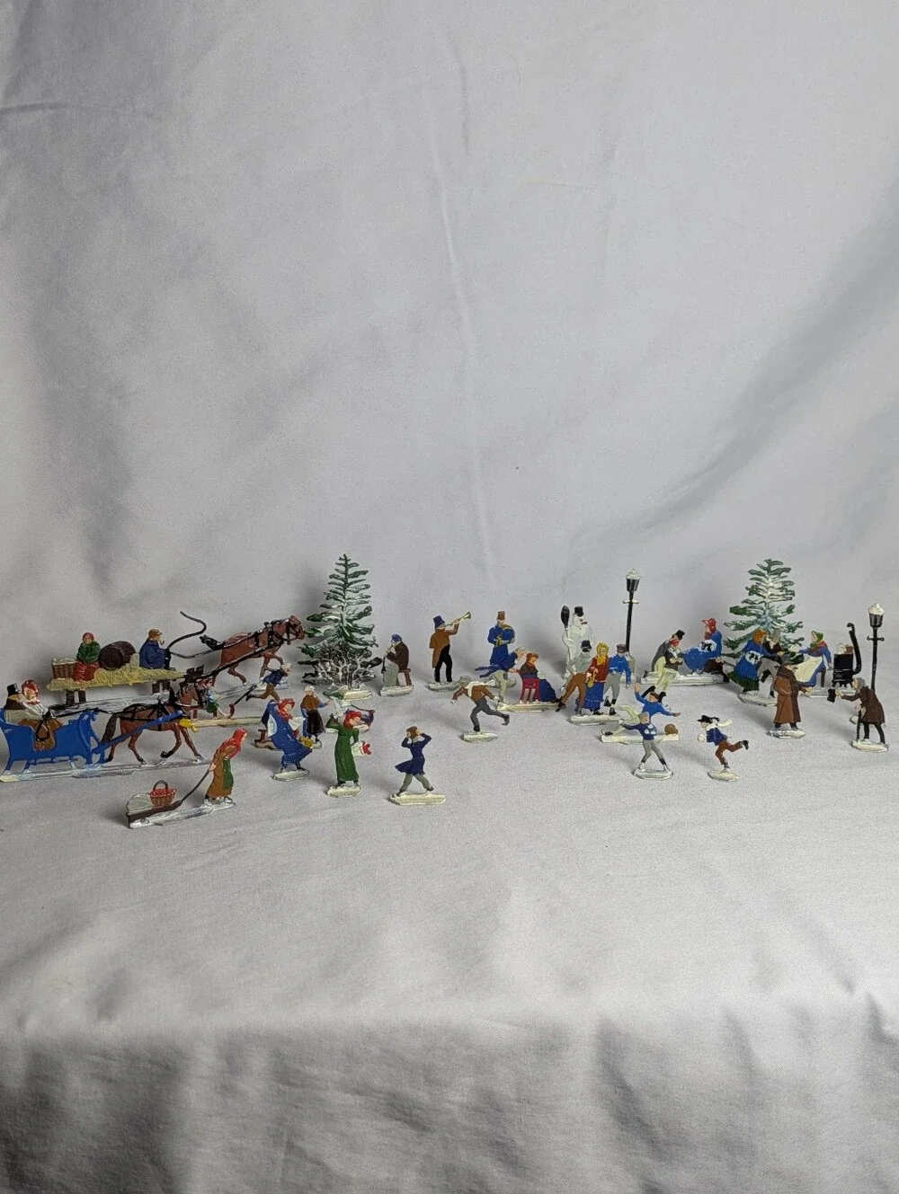 Hans Heinrichsen German Figures Skaters Winter Scene Lead Zinnfiguren Flats